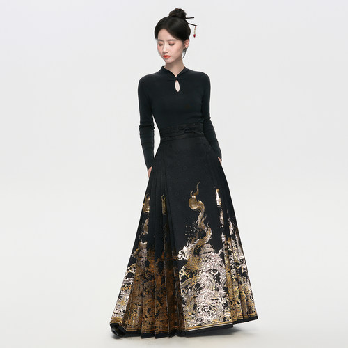 星河汉歌2025新款黑色织金马面裙