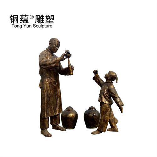 玻璃钢仿铜民俗古代人物小品老人小孩打酱油香油雕塑步行街摆件