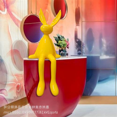户外卡通大白兔玻璃钢雕塑艺术摆件酒店会所大厅室内大型兔子装饰图片