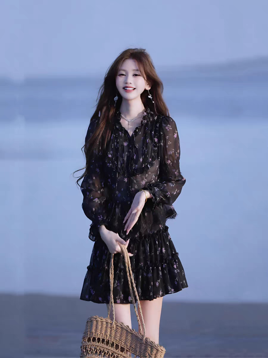 法式复古碎花连衣裙女2026夏季新款气质收腰微透小黑裙防晒两件套