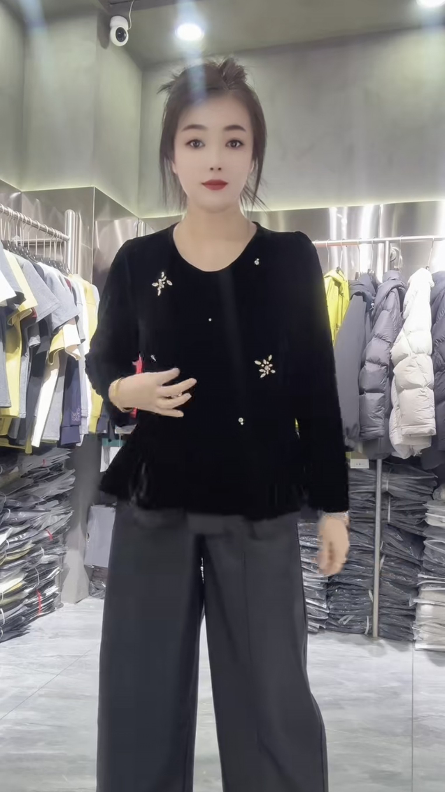 法式黑色丝绒上衣女圆领钉珠荷叶边收腰T恤女减龄轻奢丝绒打底衫