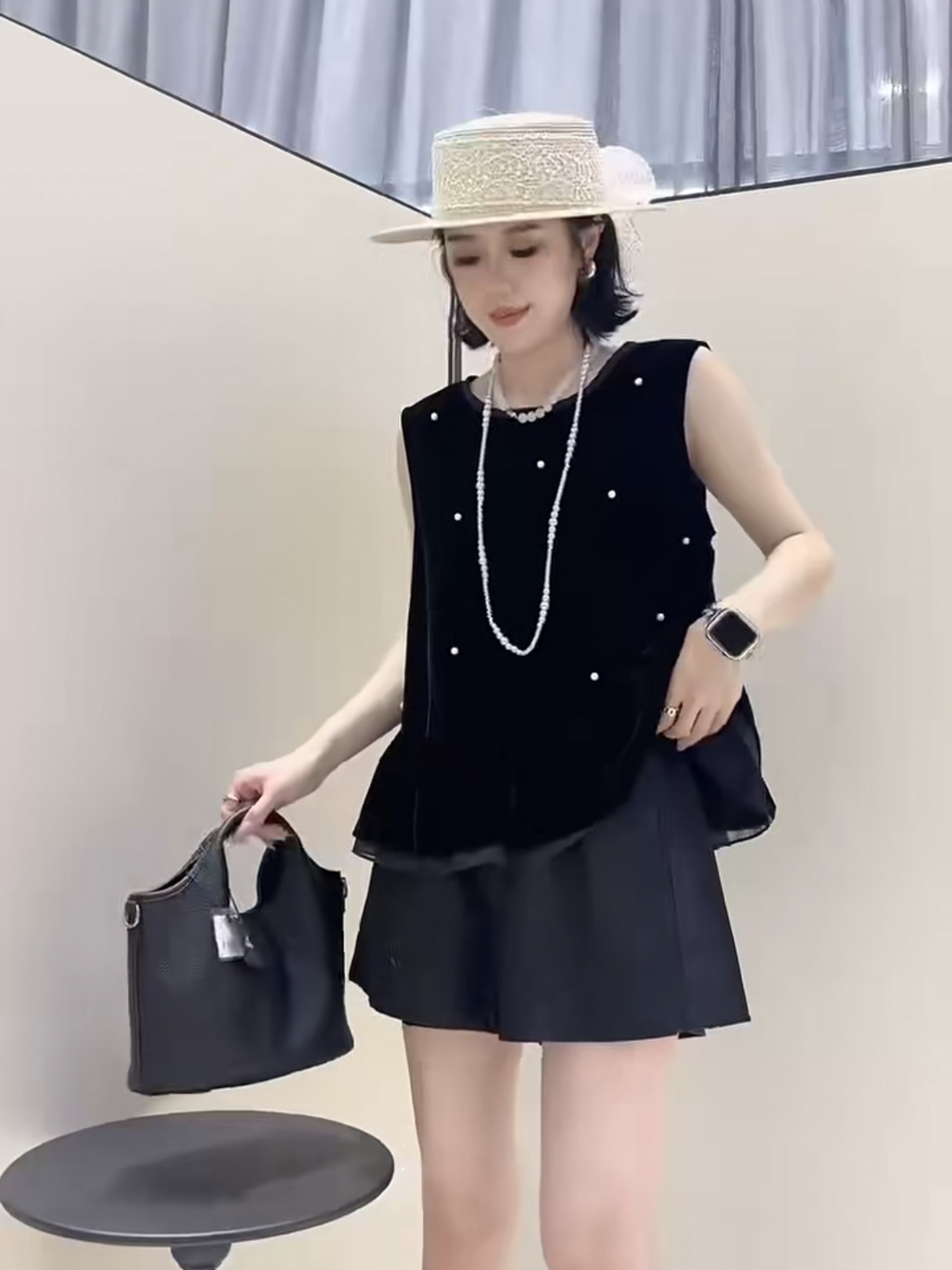 法式蝴蝶结丝绒小衫女夏季新款小香风珍珠拼接荷叶边无袖通勤上衣