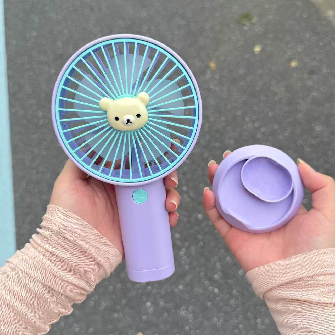 卡通轻松熊手持风扇带支架可立桌面小风扇糖果色夏季新款日系可爱
