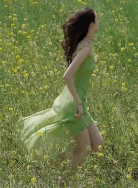 Meliss Lazy夏季新款法式设计感初恋系别致绿色吊带连衣裙子女