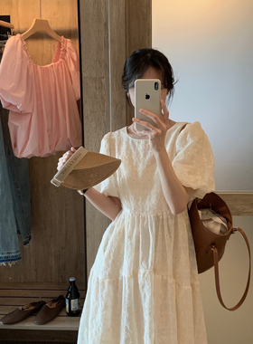 Meliss Lazy纯色钩花设计圆领泡泡短袖气质优雅中长款连衣裙女