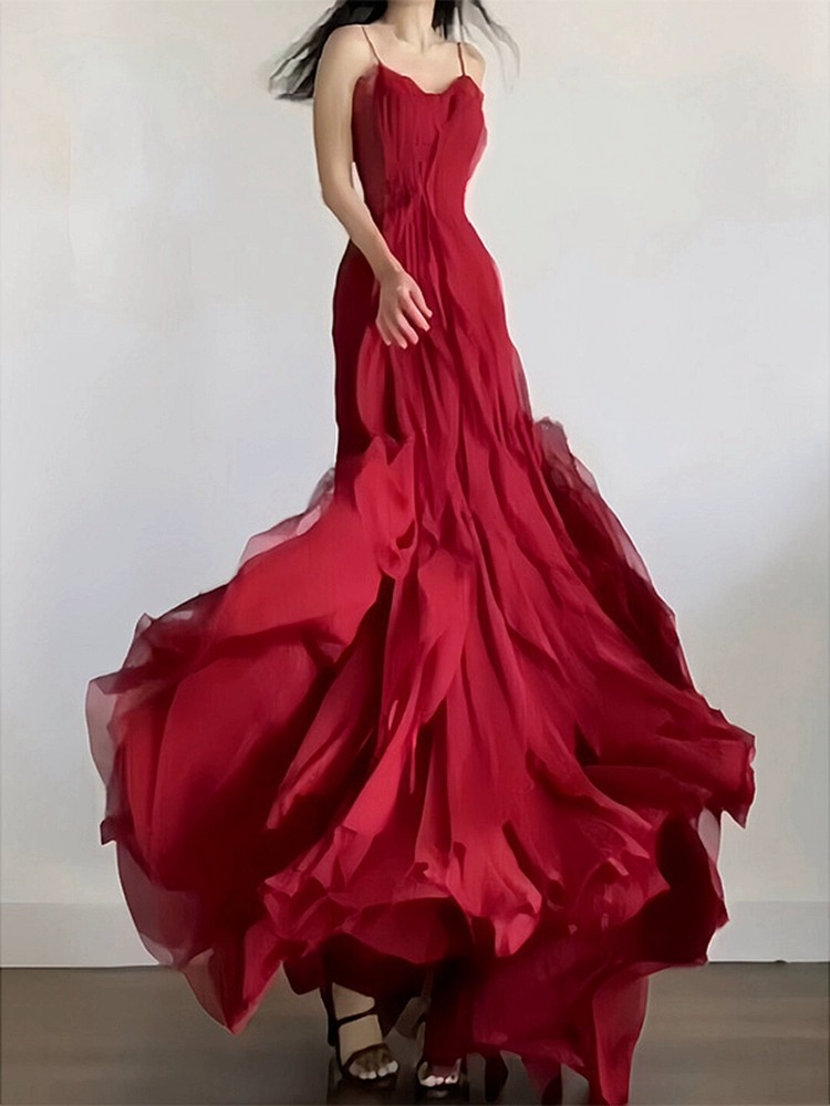 【现货】法式赫本气质名媛绝美红色吊带打底连衣裙女高级感公主裙