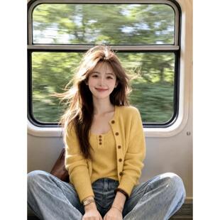 韩系chic黄色吊带叠穿两件套上衣女早秋季穿搭设计感长袖针织开衫