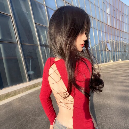 红色辣妹露背交叉短袖T恤女夏季一体式设计感镂空修身短款上衣潮