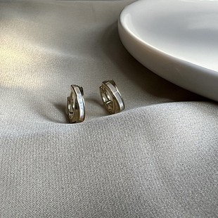 镀真金交叉扭曲圆形天然贝母耳钉韩国轻奢气质圆圈耳扣网红耳环