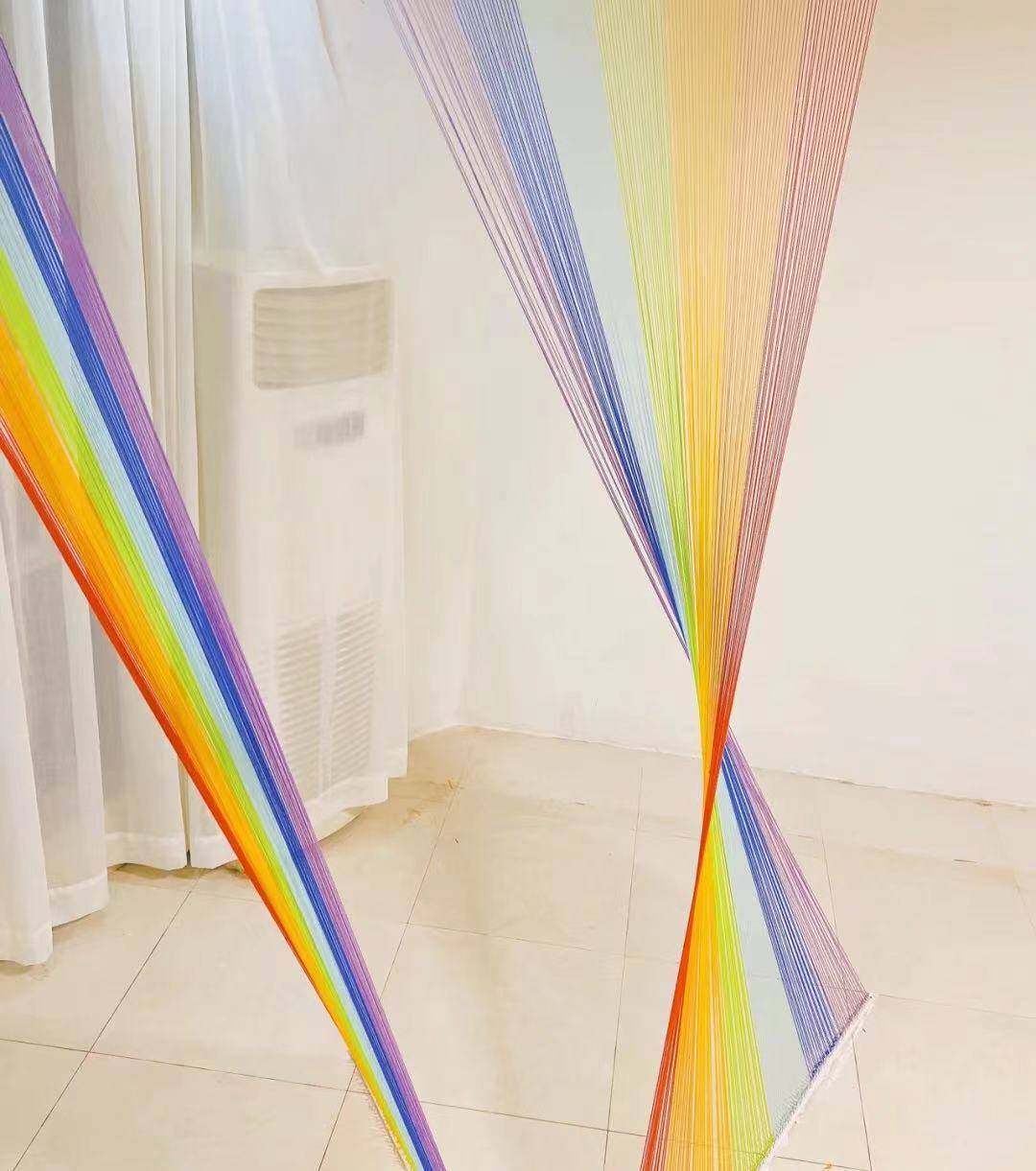彩虹线装置商场空中吊饰中庭美陈装饰展厅橱窗场景艺术网红布置品