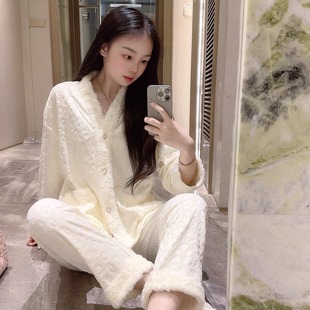 今天敲可爱富美小姐海岛绒睡衣女秋冬款 宽松柔软 新高级家居服长袖