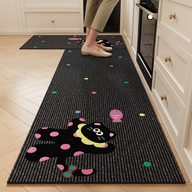 厨房地面真的不能没有吸水的脚垫