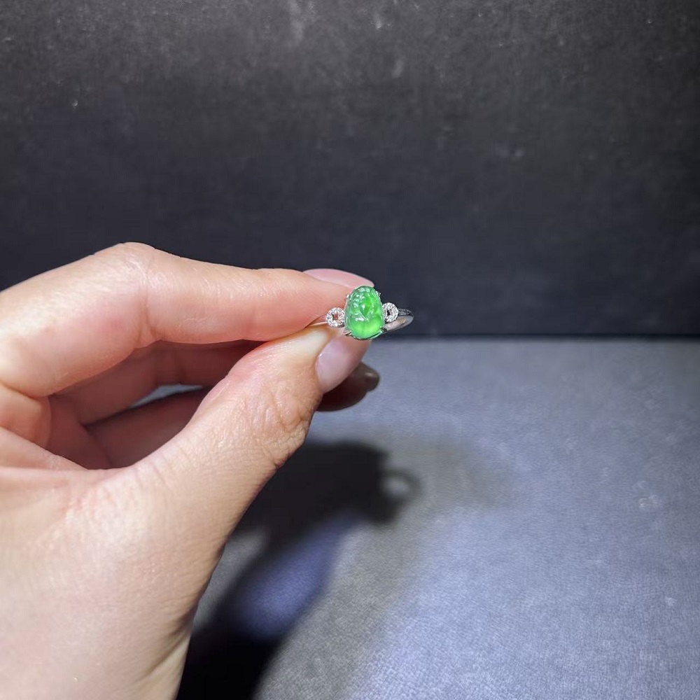 天然A货翡翠高冰阳绿貔貅戒指
