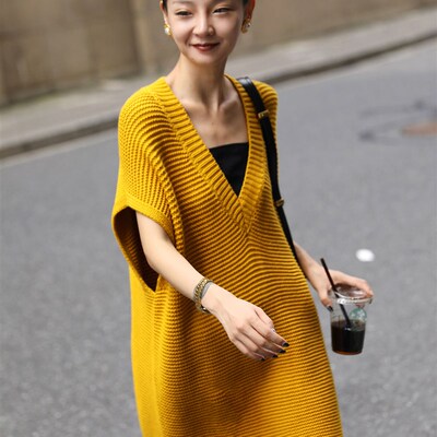 时尚小众 宽松慵懒山羊绒马甲裙女大V领中长款羊毛针织无袖连衣裙
