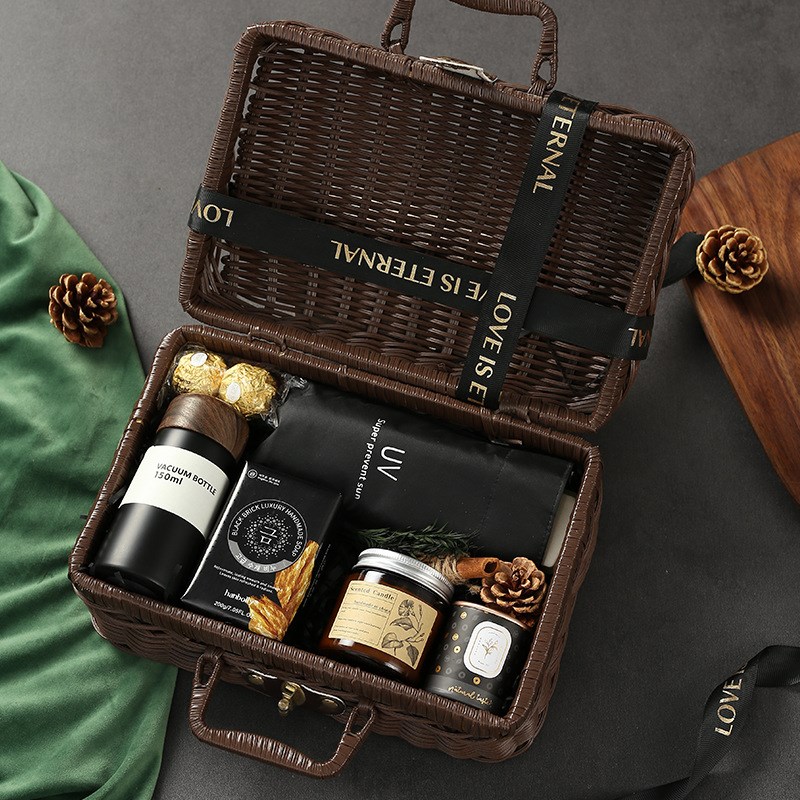 伴郎伴手礼结婚回礼实用公司商务礼品套装藤编男生男朋友生日礼物