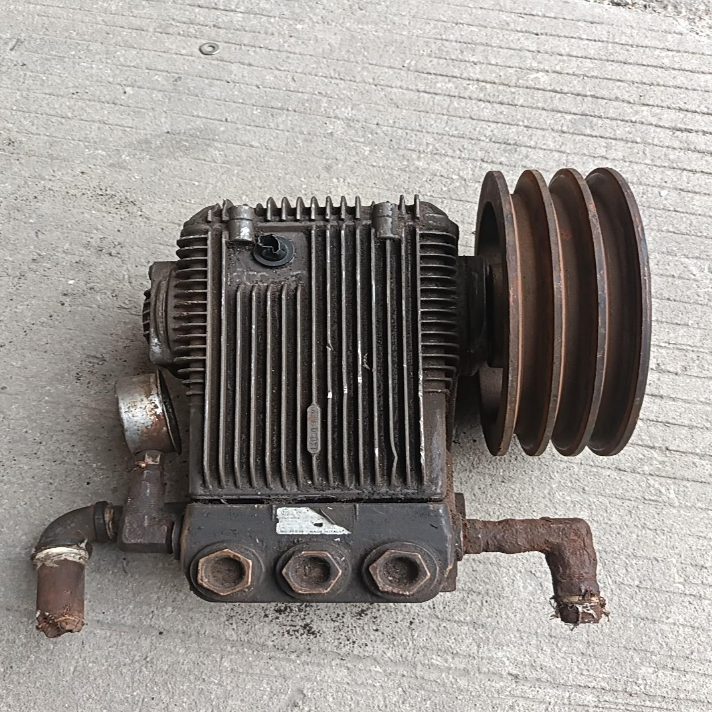 议价拆机意大利AR泵头铭牌看不太清