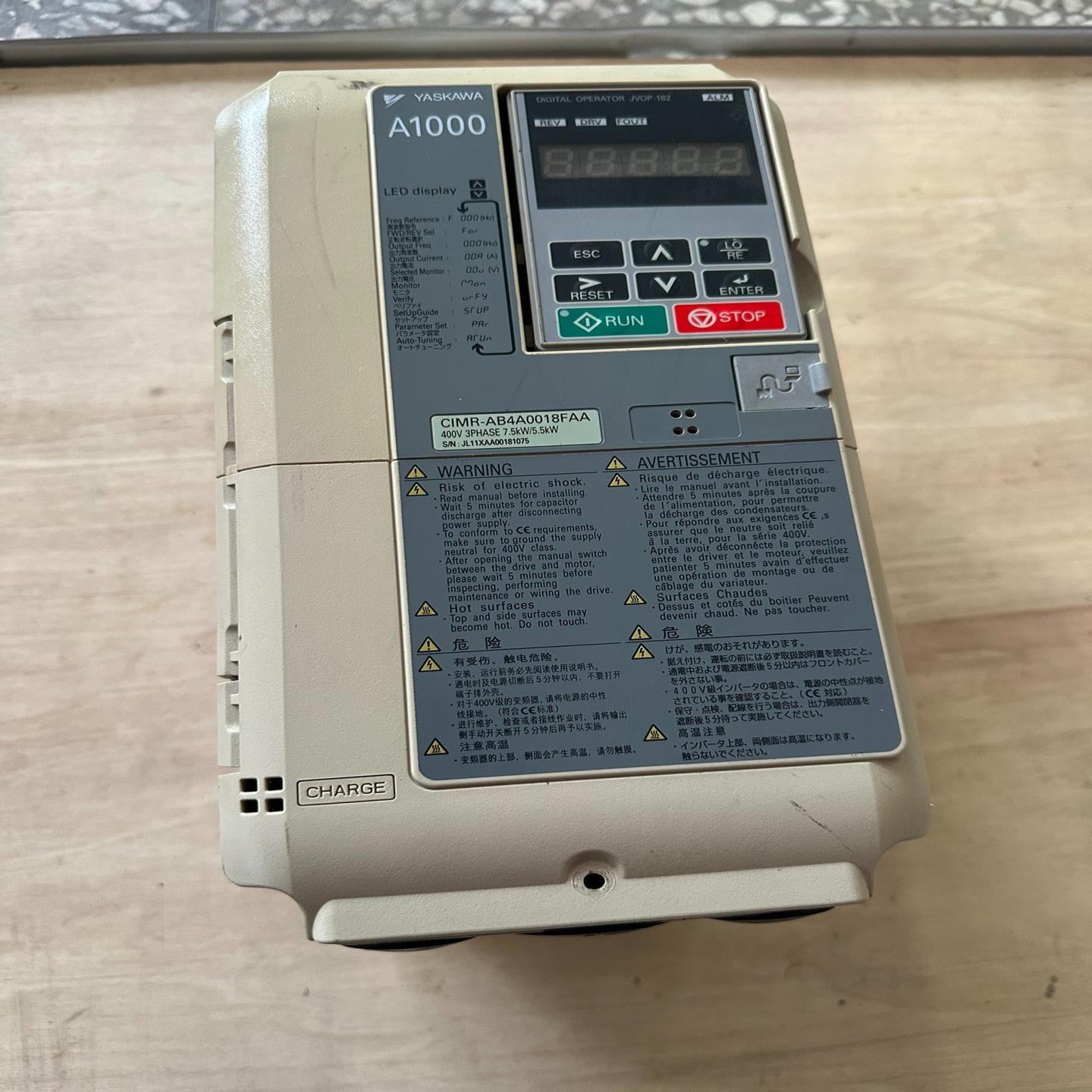 议价拆机安川变频器CIMR-AB4A0018FAA 380V 7