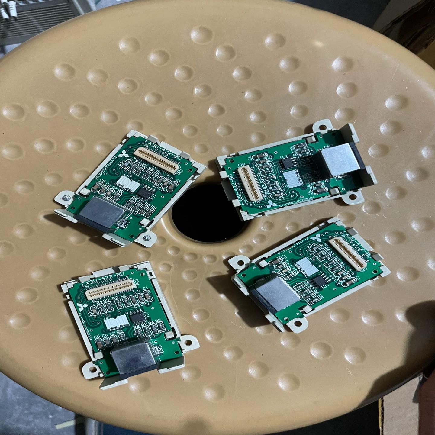 议价三菱PLC FX3U-422-BD成色如图功能包好30