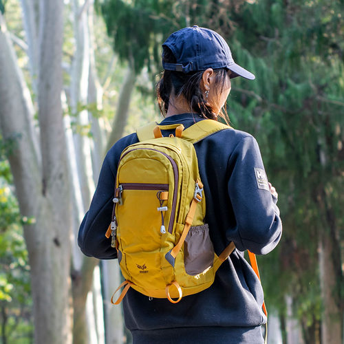 户外轻便短途徒步旅行包轻量登山