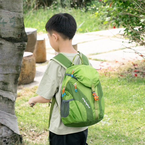 户外儿童旅行背包小学生轻便外出
