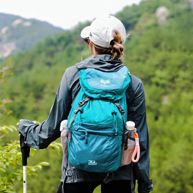 户外徒步登山包女轻便大容量可折叠双肩包35升旅行背包超轻皮肤包
