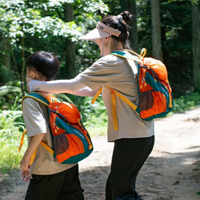 户外亲子旅行背包儿童轻便出游登山2025新款女士双肩包小学生外出