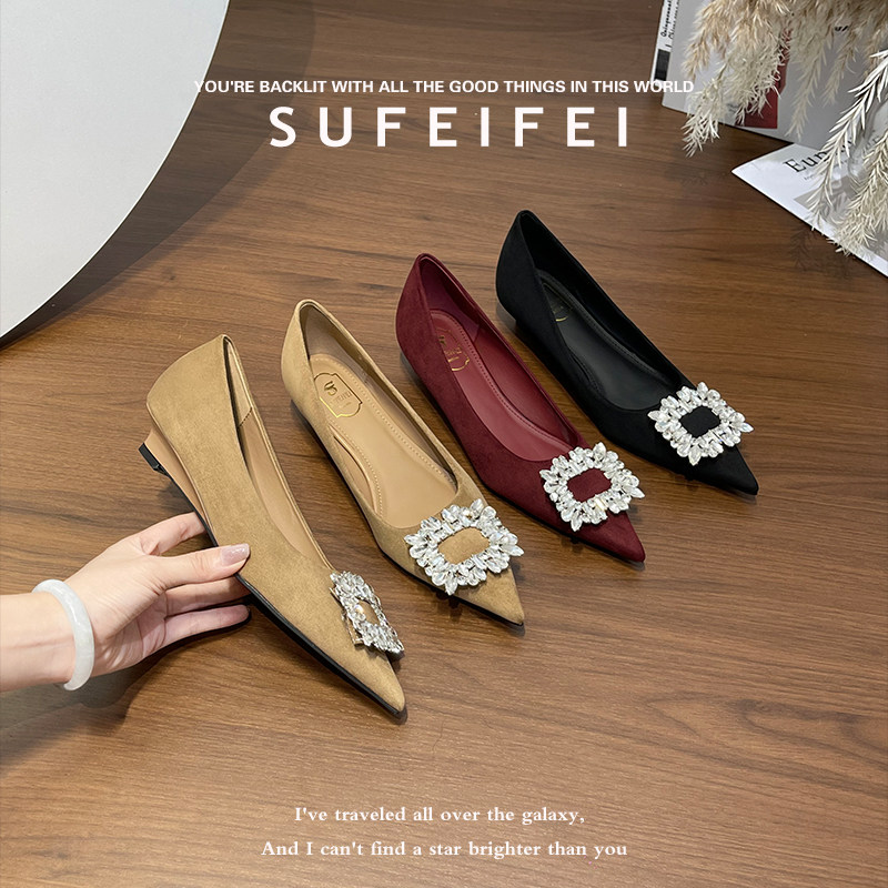 苏妃妃尖头坡跟单鞋2026年新款3cm高跟鞋女细跟瓢鞋酒红色职业鞋