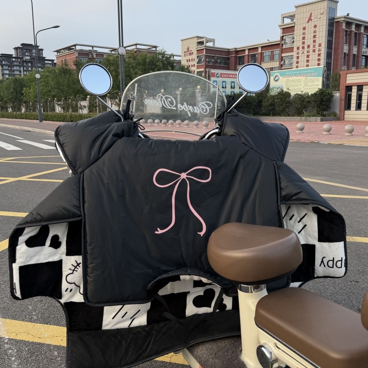 黑色蝴蝶结电动车挡风被冬季加绒加厚防寒保暖电瓶车摩托车防风罩