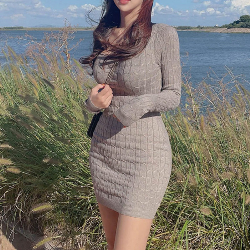韩国东大门新款修身显身材包臀连衣裙性感方领复古麻花纹针织短裙