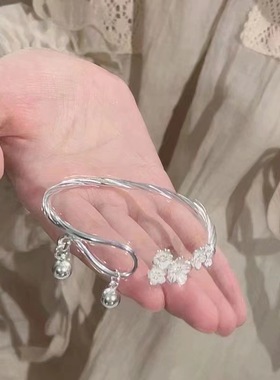 梅花铃铛手镯女气质感可调节开口手链小众设计百搭新款潮手饰