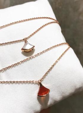 小裙子手链女镀玫瑰金轻奢简约白贝母红玉髓孔雀石扇形双层链手环