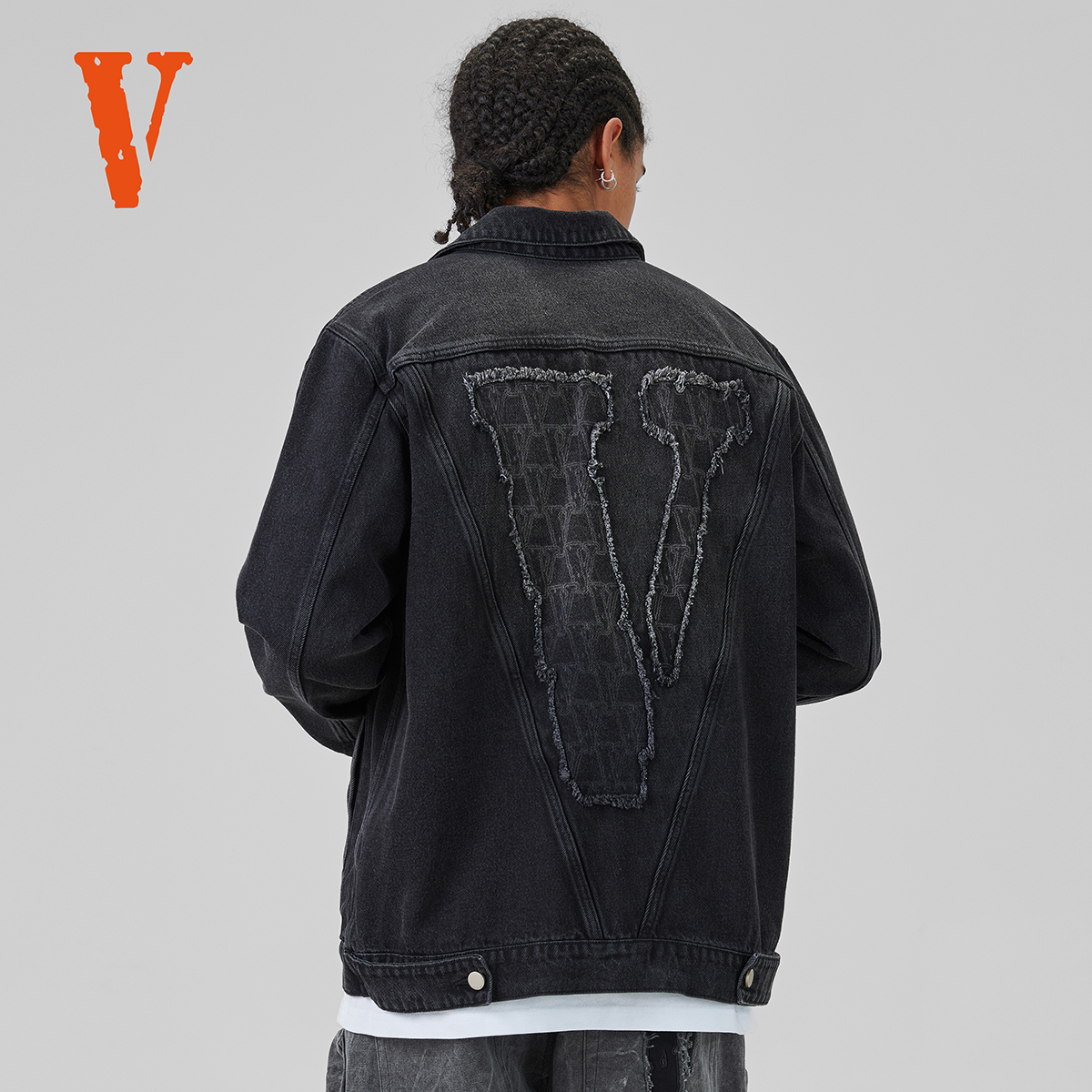 VLONE 大logo系列 背面大v破坏风贴布翻领开衫牛仔外套 男女同款