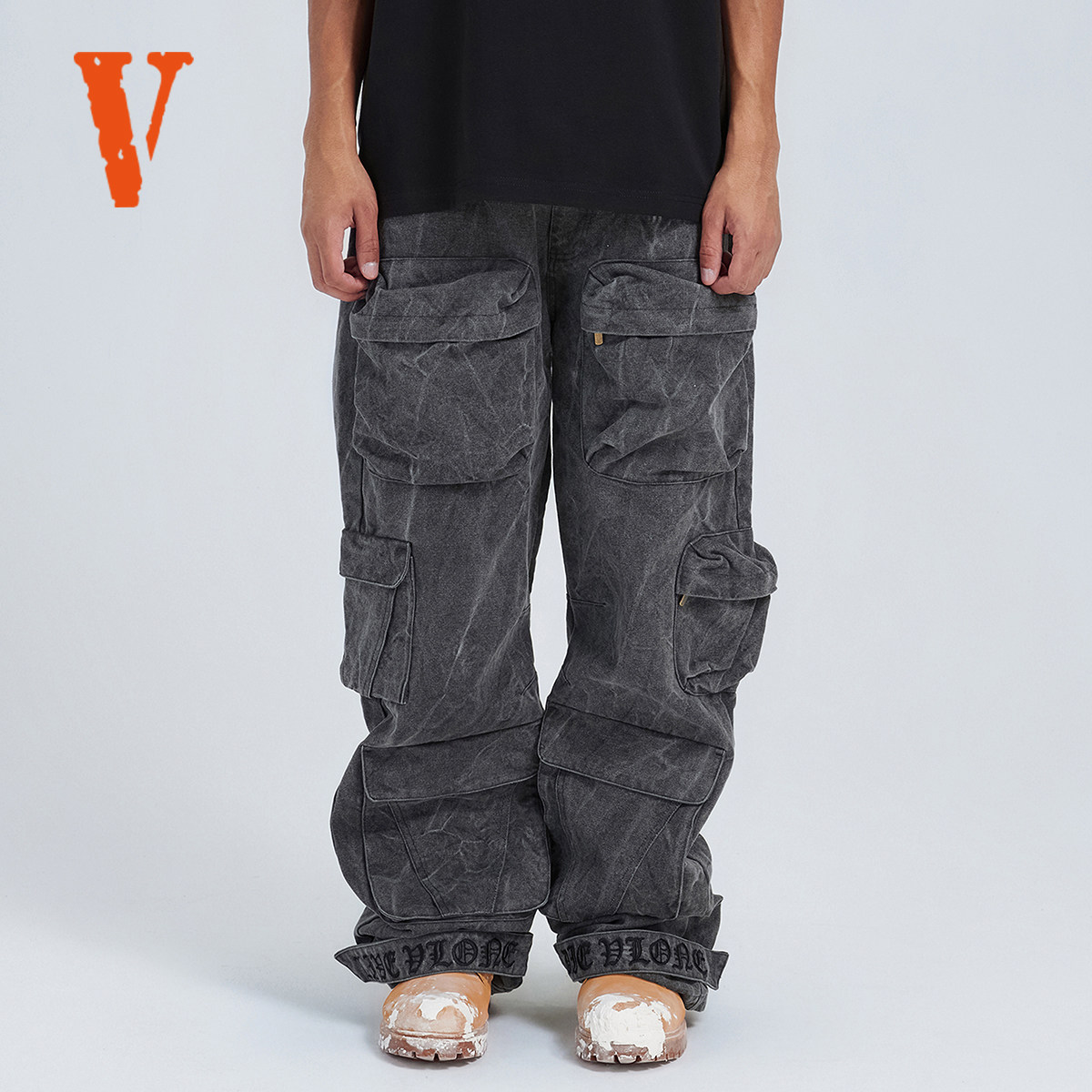 VLONE 刺绣LOGO标语重磅水洗做旧宽松多口袋长裤工装裤 男女同款