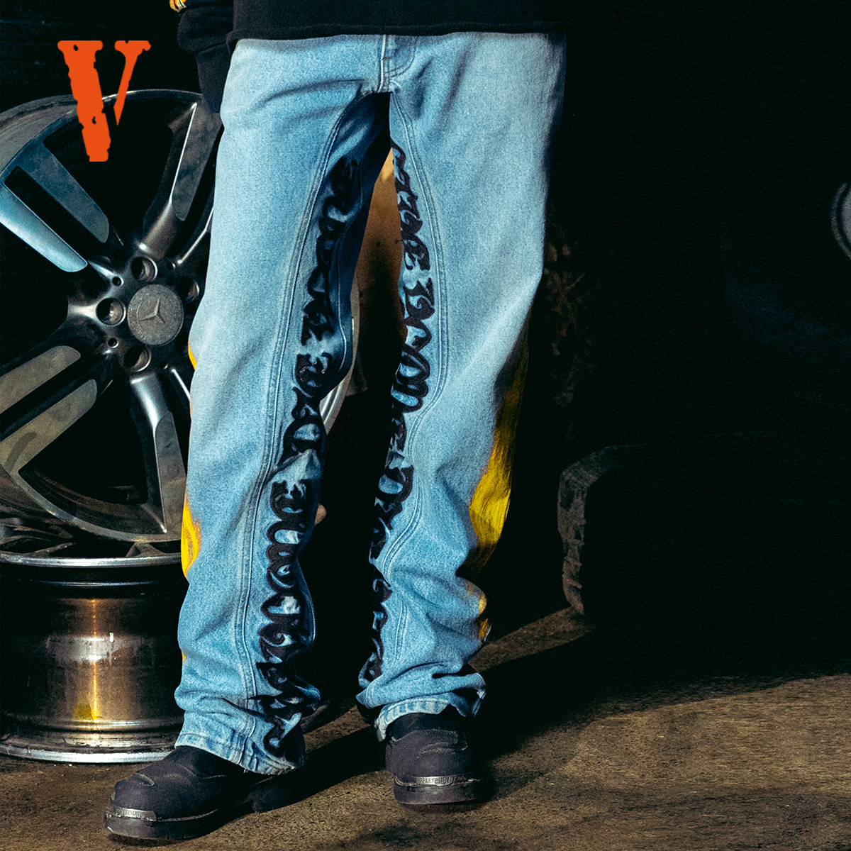 VLONE美款「TSFF」不羁焰影 LVDV刺绣火焰印花图案直筒牛仔裤蓝色