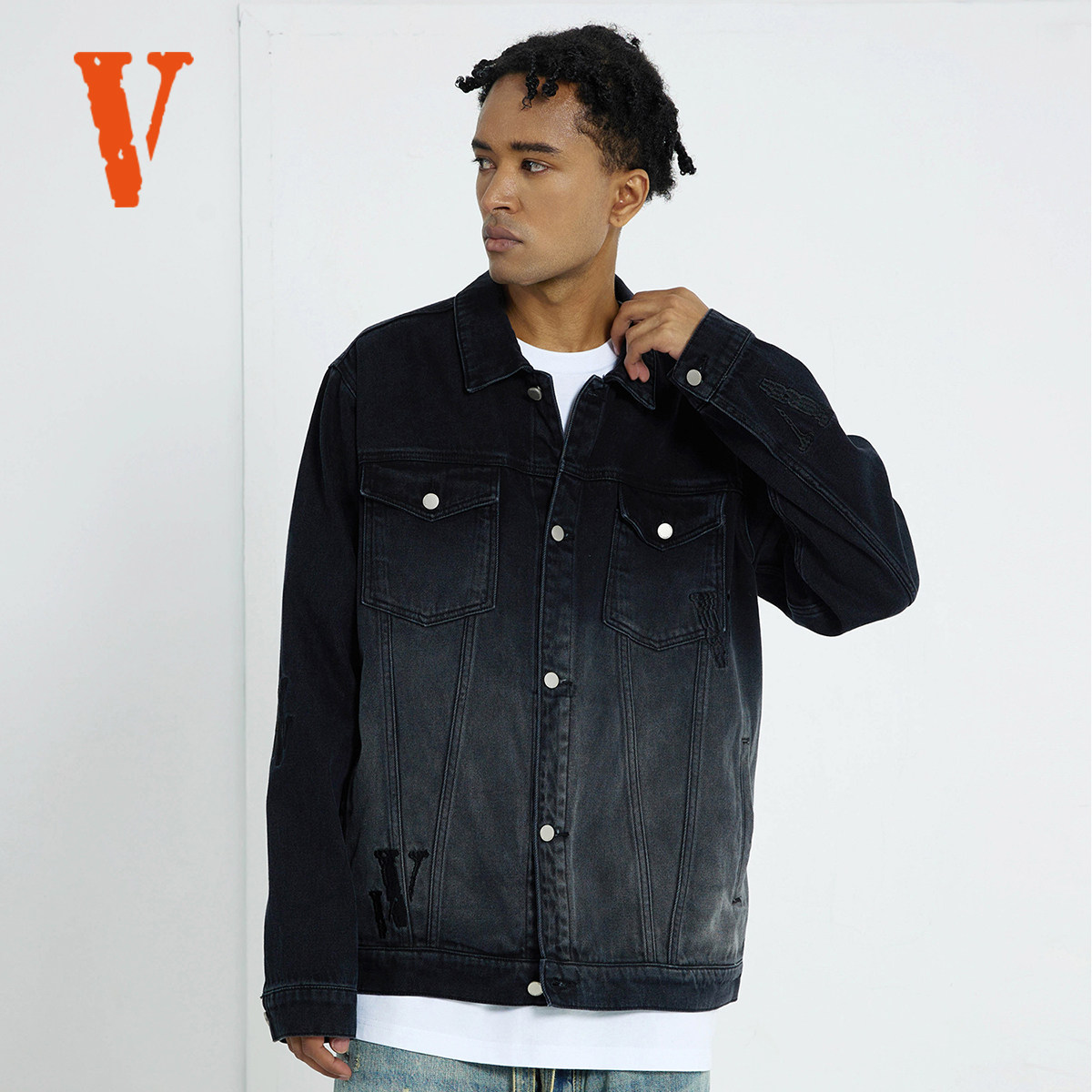 VLONE SS23 拼接Logo刺绣 渐变水洗做旧 宽松牛仔外套 男女同款,男装,牛仔外套,淘宝优惠券,粉丝福利购,淘宝优惠卷