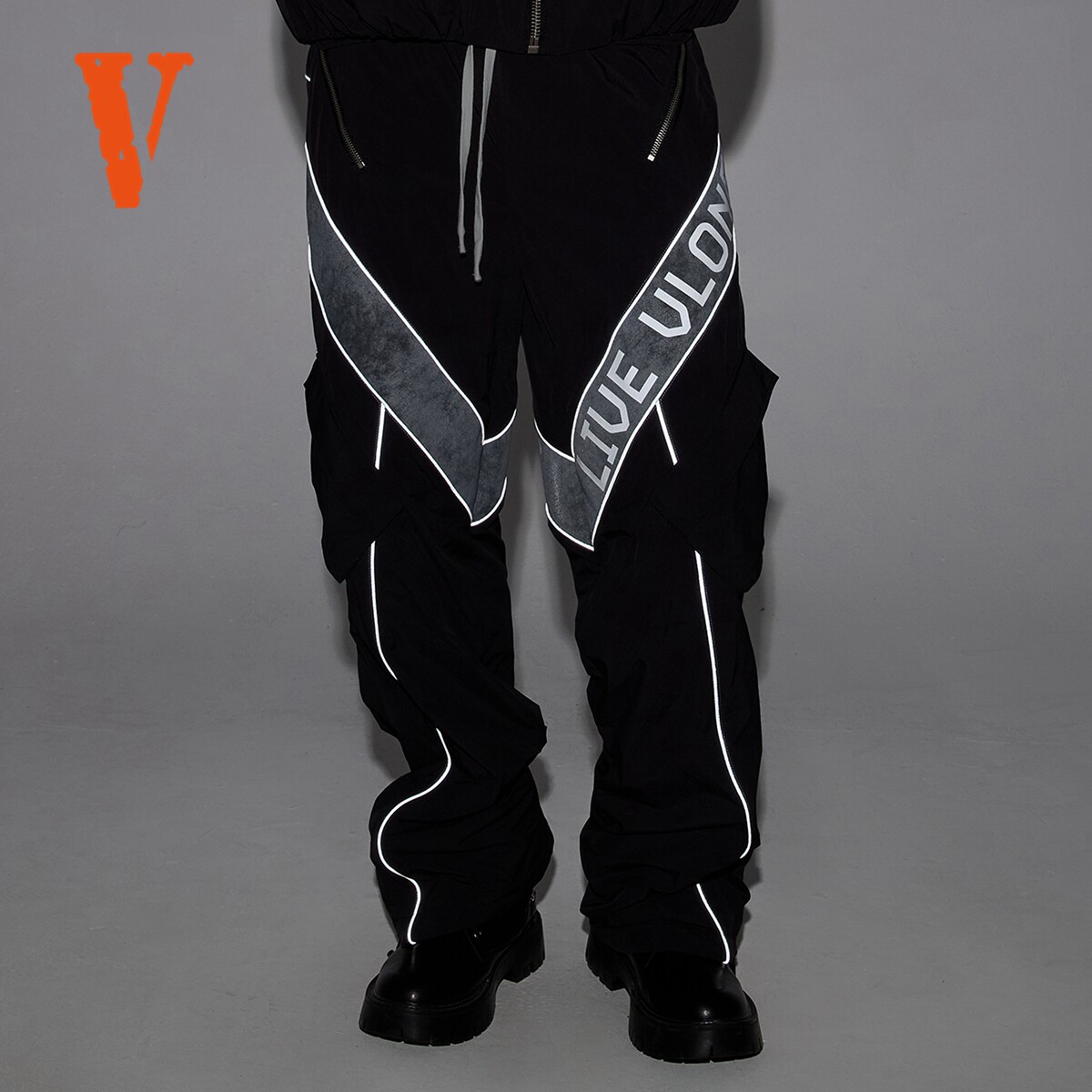 VLONE 3M反光系列拼皮标语印花宽松机能风立体剪裁多口袋运动裤