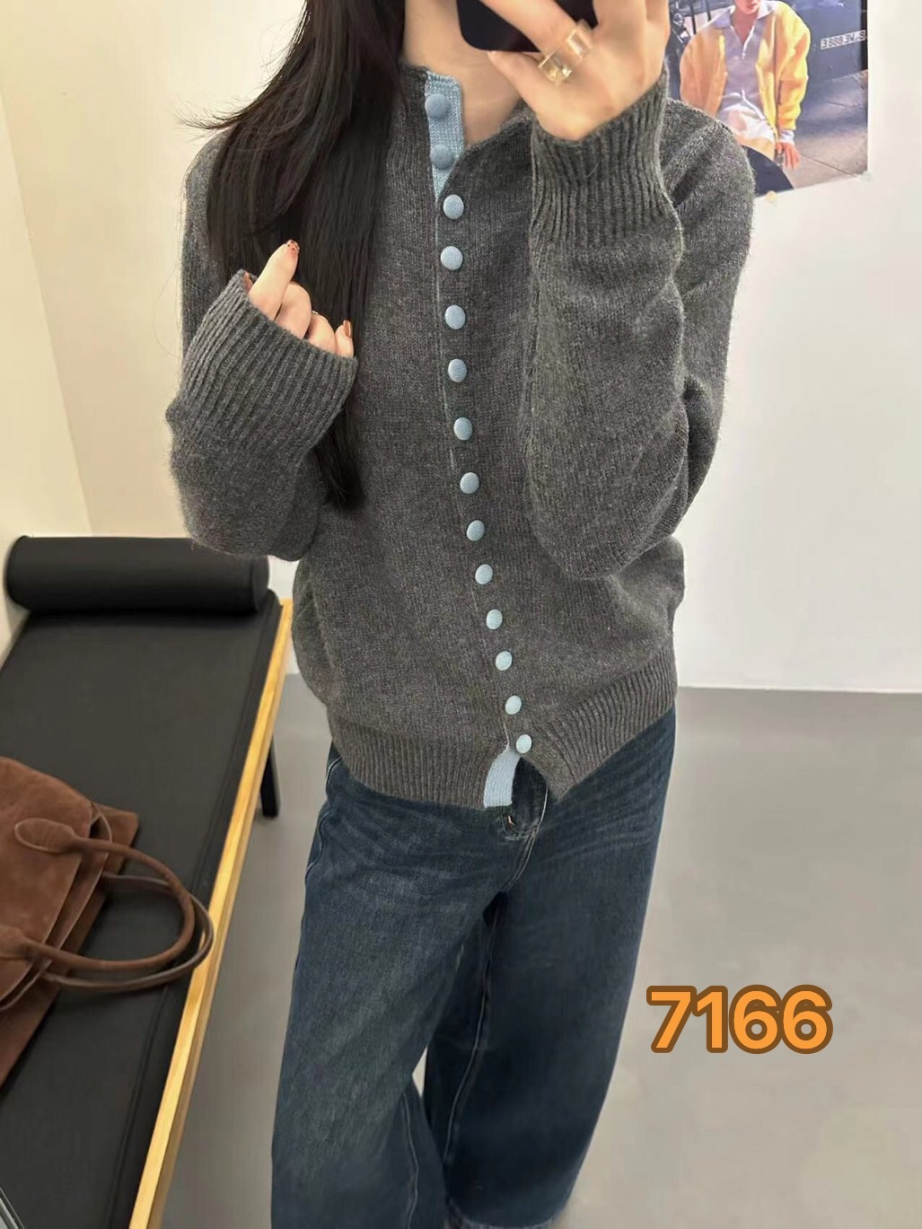 10/19 经典复古！百搭～撞色排扣高领毛衣 胸围106衣长56