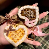 花知晓甜心小熊蜜粉饼挂件2.5g甜品风透紫色月光白色高颜值包挂