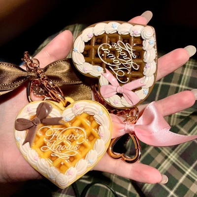 花知晓甜心小熊蜜粉饼挂件2.5g甜品风透紫色月光白色高颜值包挂