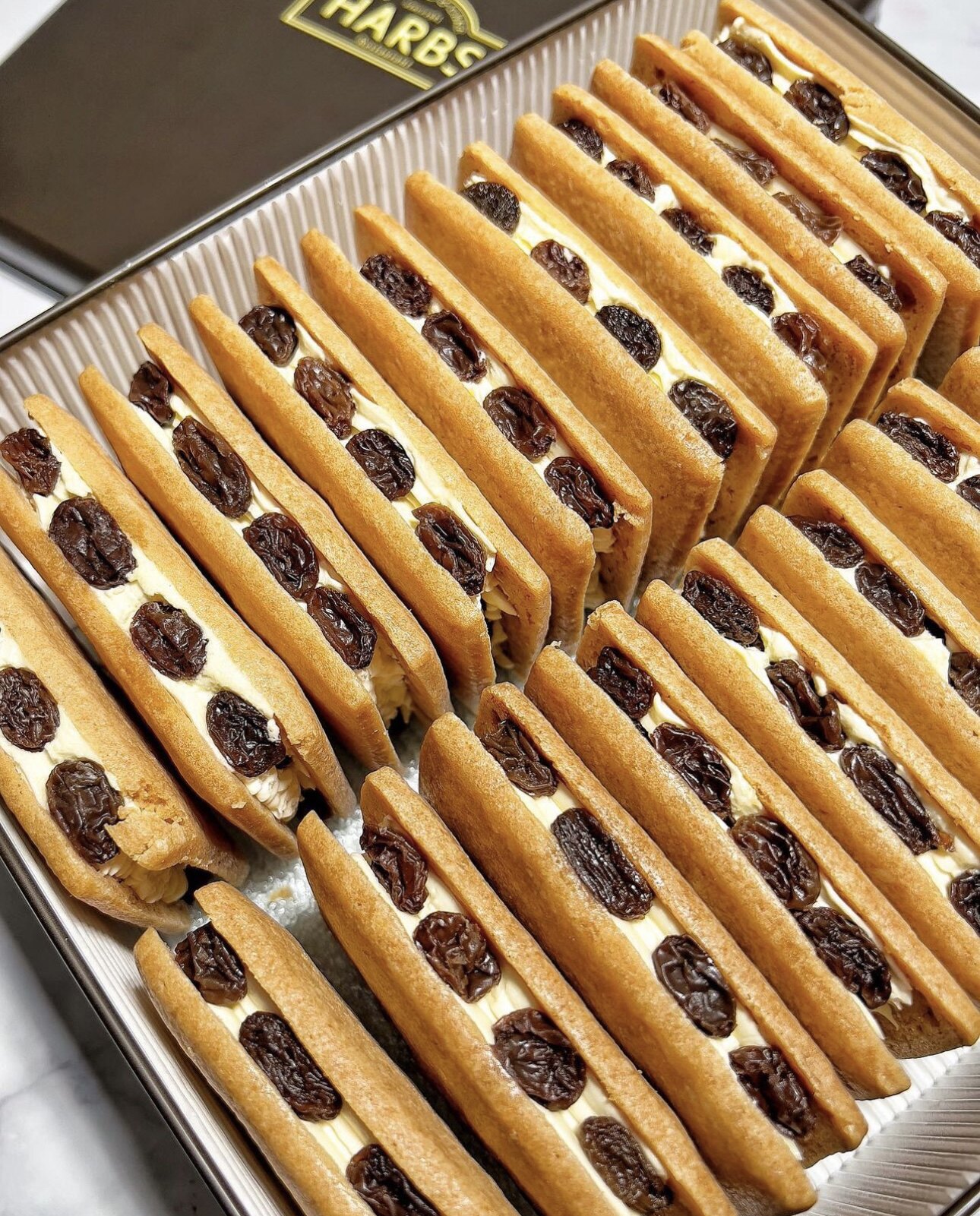 日本网红蛋糕店 HARBS 朗姆酒提子奶油夹心饼干 点心系列