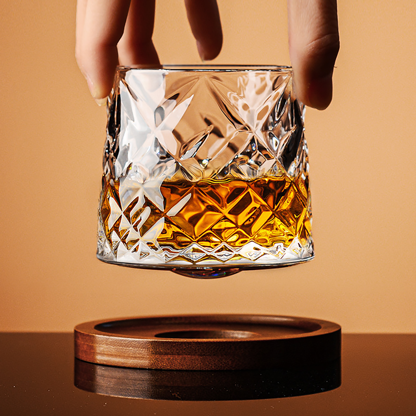意大利旋转威士忌酒杯高级感不倒翁洋酒杯加厚高透水晶杯个性木垫