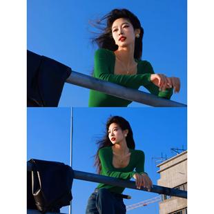绿色方领长袖T恤女春秋新款显瘦内搭打底衫时尚气质低领锁骨上衣