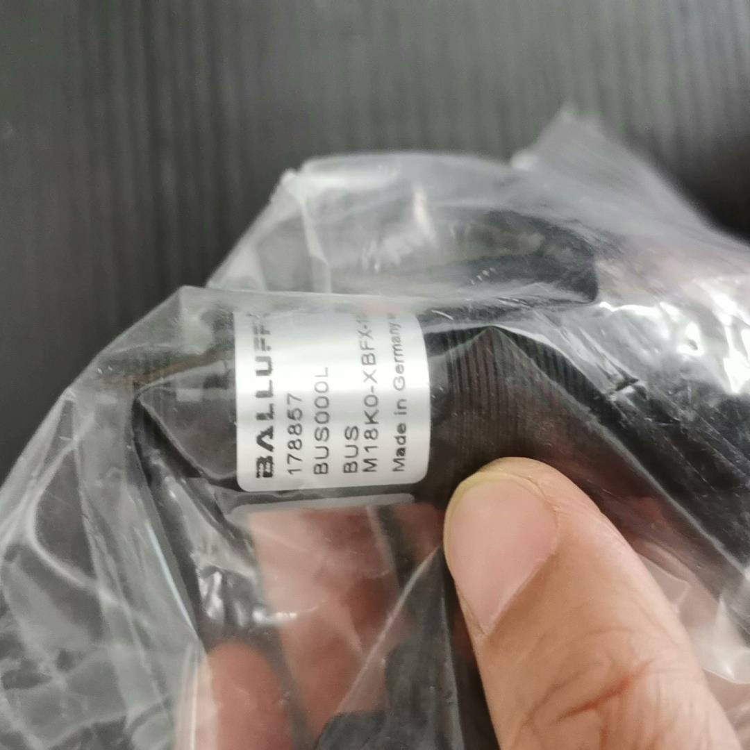 全新原装巴鲁夫BUS000L超声波传感器BUS M18K0-