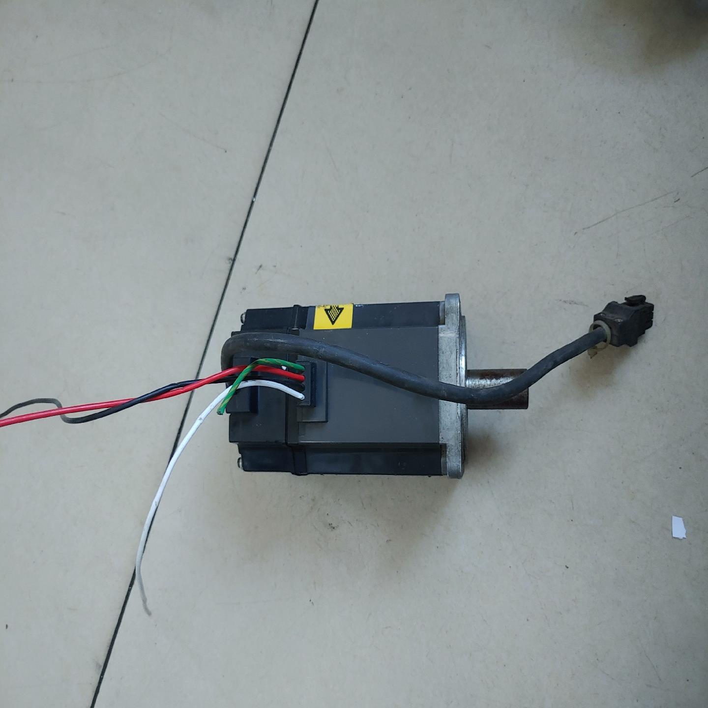 电机HC-KFS73，拍照，成色如图