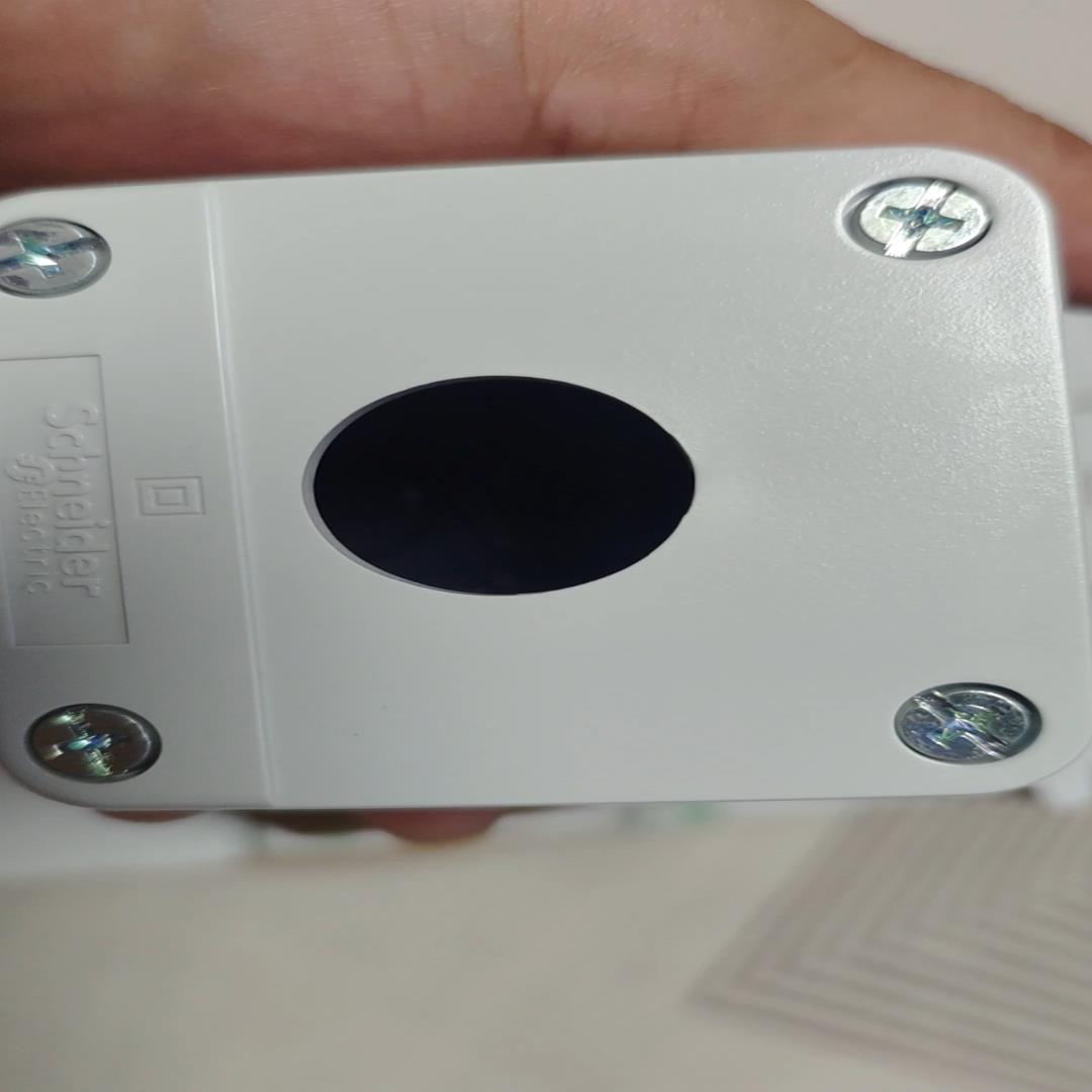 原装正品XALB01C 1孔按钮盒，实物实拍，现货34