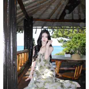 ICELOLLY海边穿搭绿色碎花收腰吊带连衣裙女初夏特别漂亮连衣裙