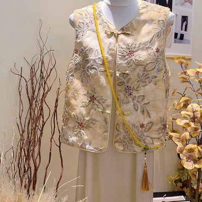 馨菲26年春款新中式复古绣花设计国风马甲(不含下装)9126