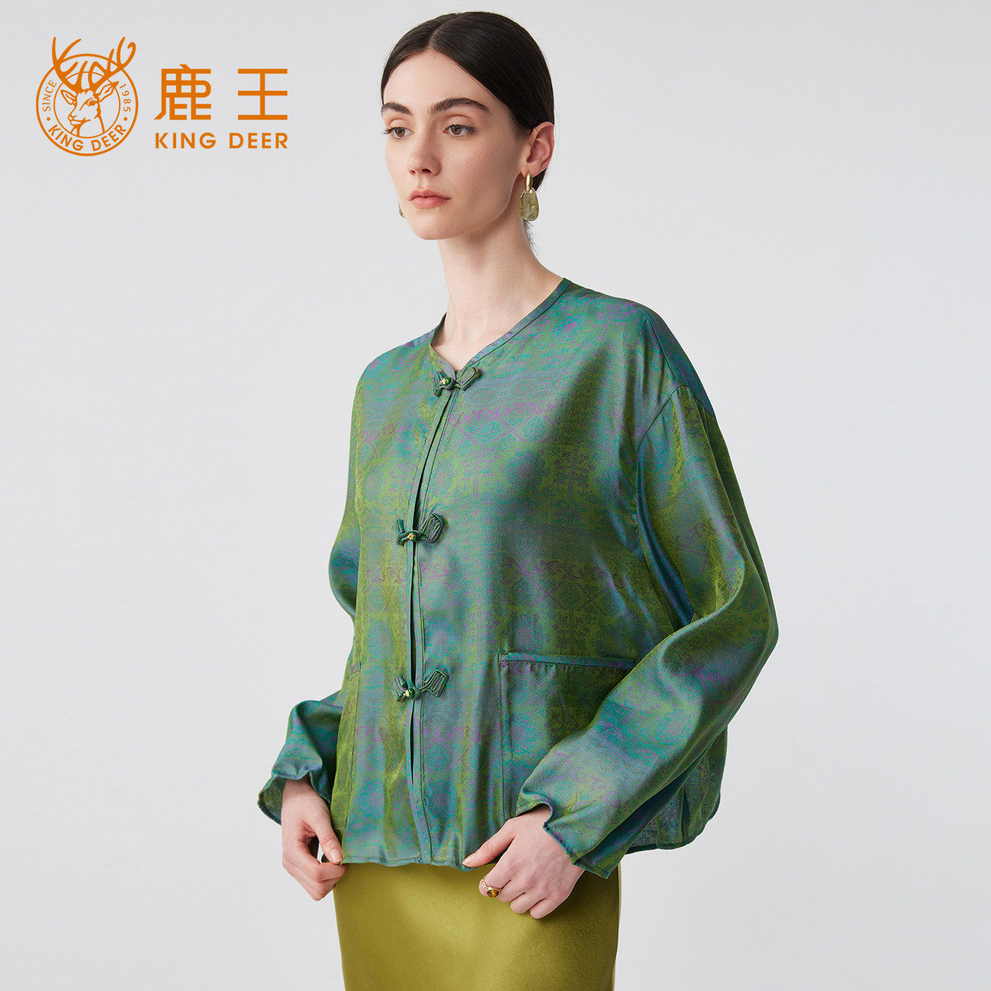 King Deer/鹿王流光段开衫长袖女国风圆领盘扣提花真丝丝衬衫