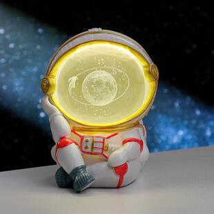 宇航员水晶球小夜灯桌面摆件生日礼物送男生同学儿童房卧室装饰品
