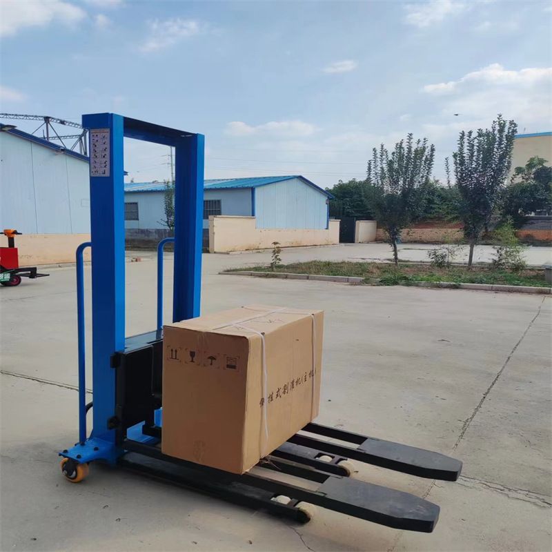 手动堆高车厂家 装货卸货搬运堆高车 液压升高车1吨随车叉图片